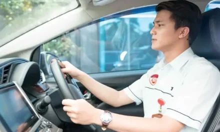 Defensive Driving: Cara Aman Keluar Dari Kerumunan