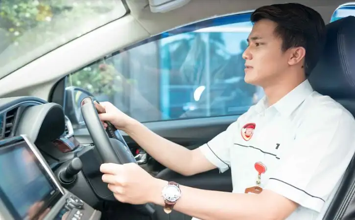 Defensive Driving: Cara Aman Keluar Dari Kerumunan
