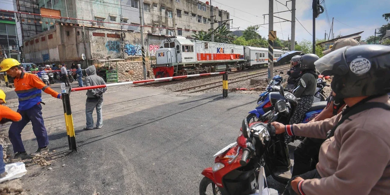 Palang Pintu Resmi Dipasang Dekat Kereta Stasiun Bekasi Timur