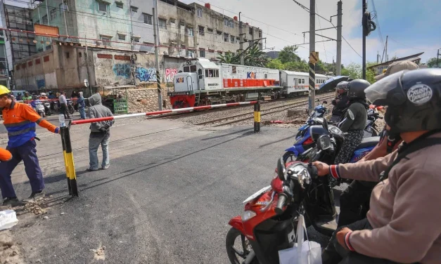 Palang Pintu Resmi Dipasang Dekat Kereta Stasiun Bekasi Timur