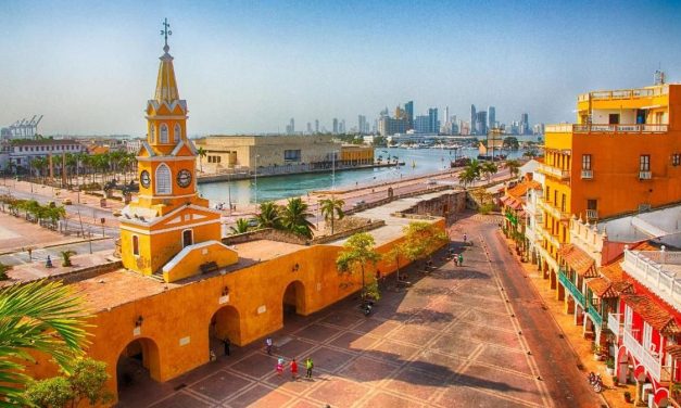 Kota Cartagena Di Kelilingi Pantai Yang Memukau